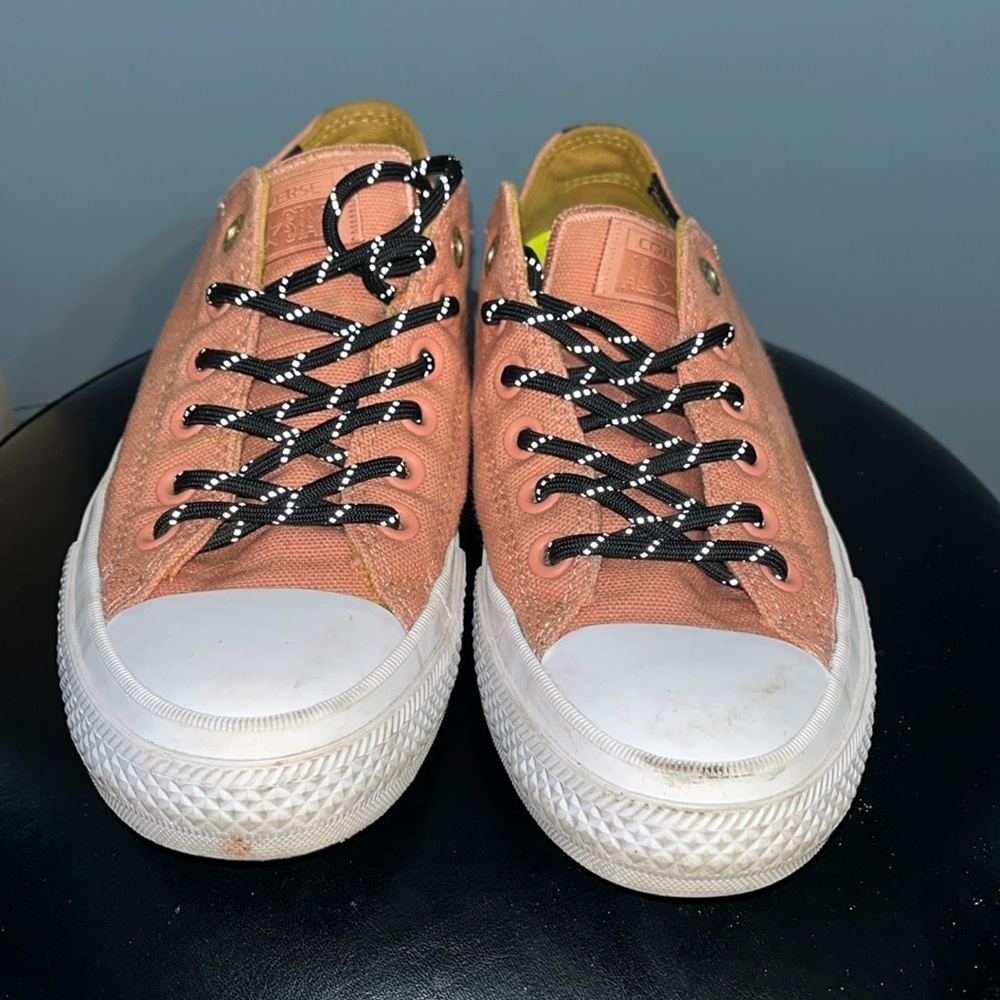 Chuck Taylor Converse with lunarlon, low top, peach with black laces, size 8.5 - Picture 3 of 12